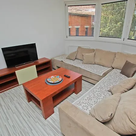 Apartment Aga's No. 3 Near Drvenija Bridge *